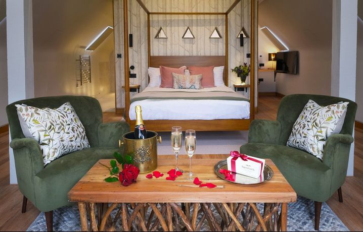 Abbots Grange Manor House - 34