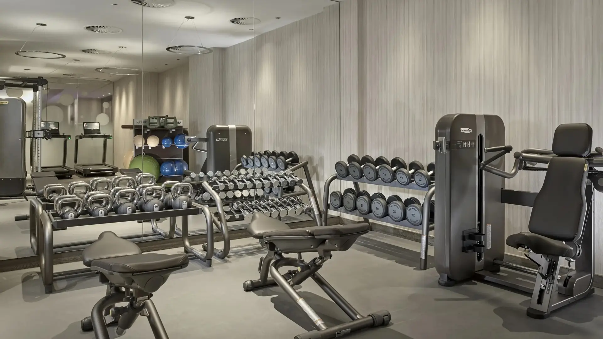 Hotel review Service & Facilities' - The Ritz-Carlton, Berlin - 2