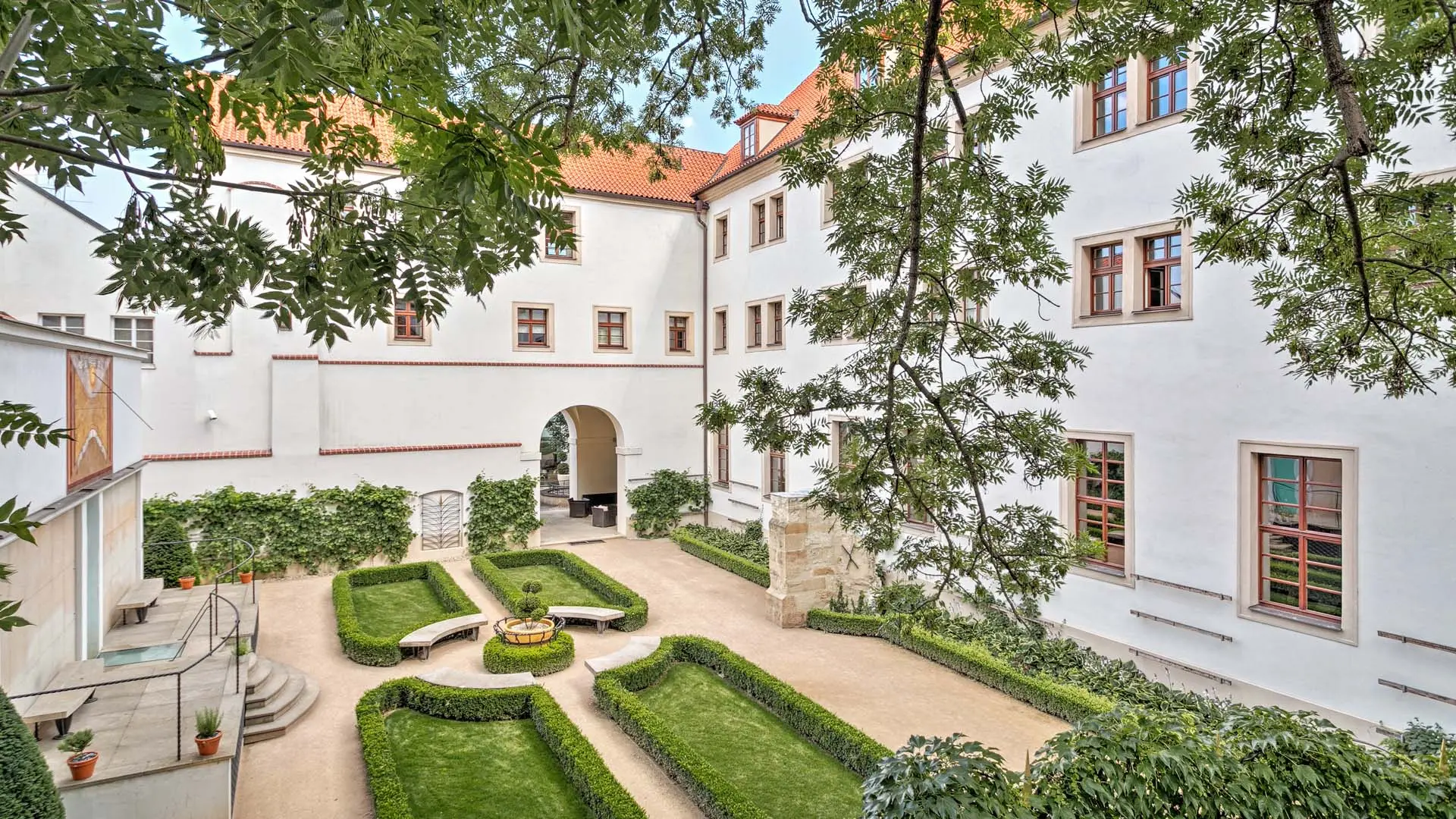 Hotel review Service & Facilities' - Augustine, a Luxury Collection Hotel, Prague - 0