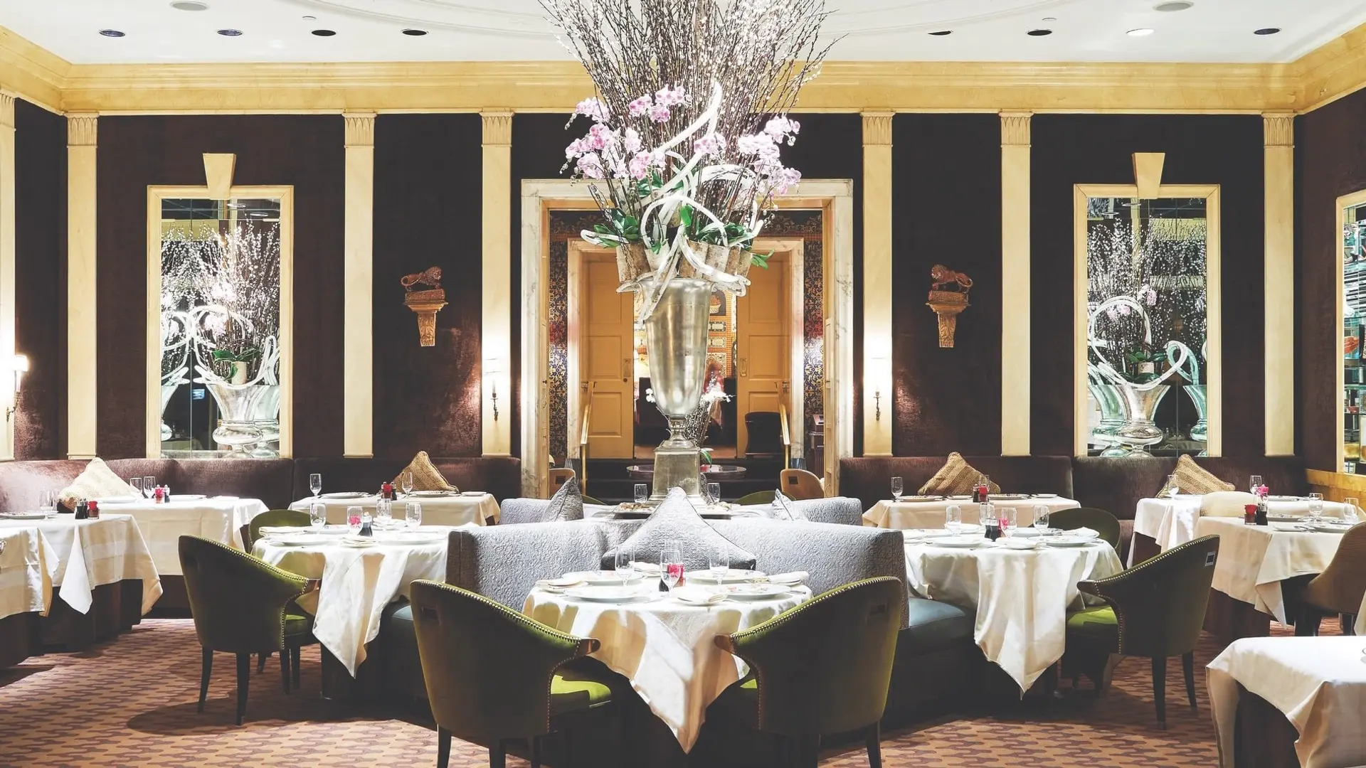 Hotel review Restaurants & Bars' - The Carlyle, A Rosewood Hotel - 0