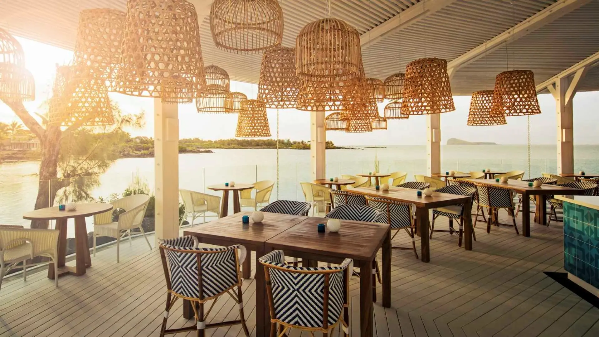 Hotel review Restaurants & Bars' - LUX* Grand Baie Resort & Residences - 6