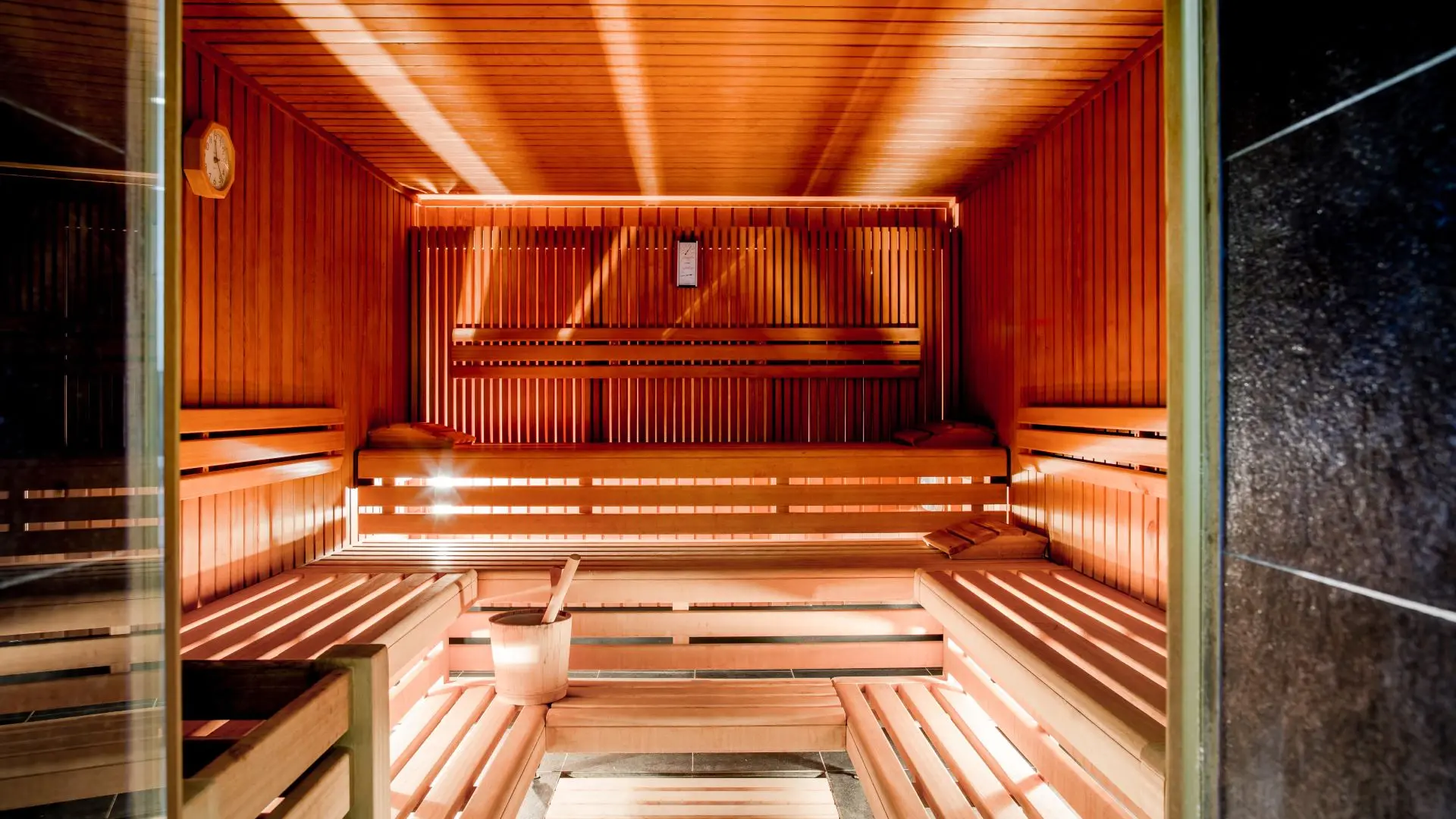 Hotel review Service & Facilities' - Hotel Schweizerhof Bern & Spa - 6