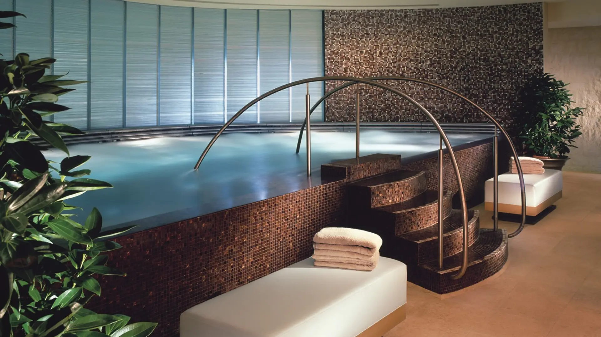 Review of Four Seasons Hotel Hong Kong - 10