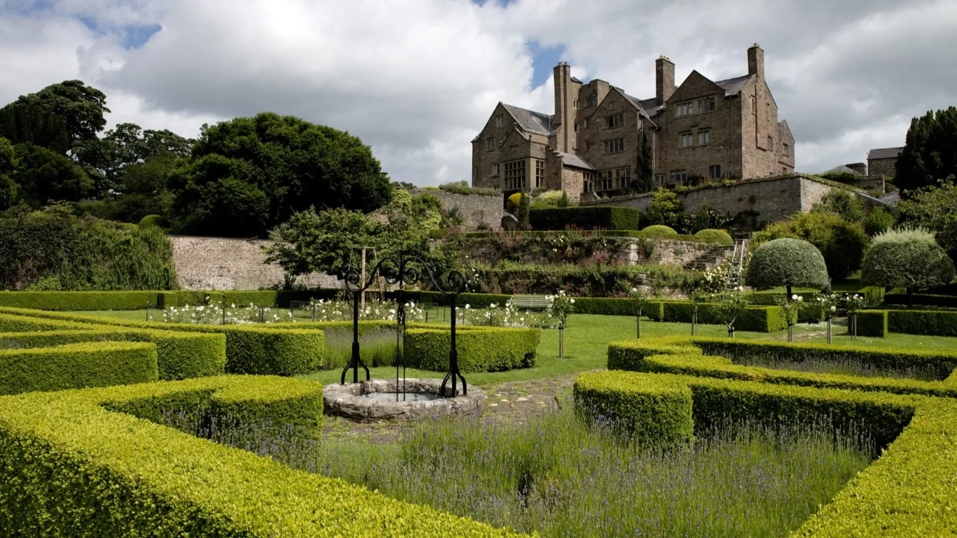 Hotel review Location' - Bodysgallen Hall & Spa - 1