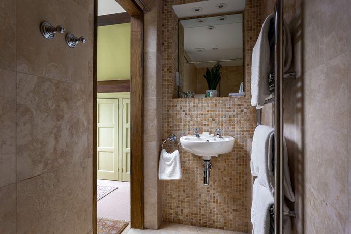 Abbots Grange Manor House - 49