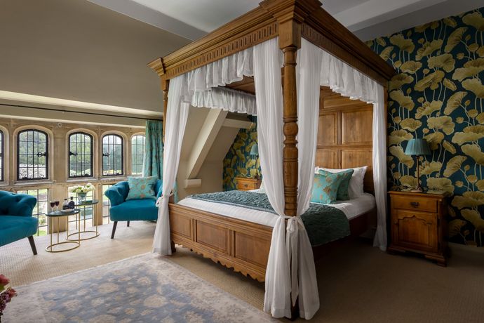 Abbots Grange Manor House - 30