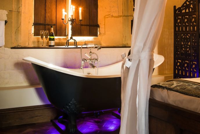 Abbots Grange Manor House - 50