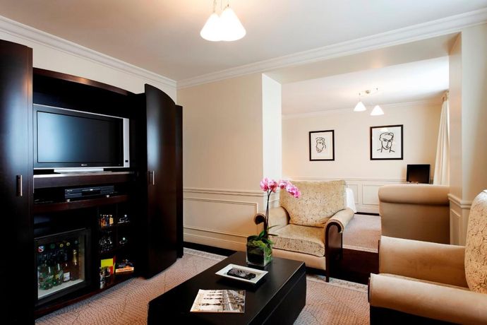 Verified hotel review - La Tremoille Paris - 18